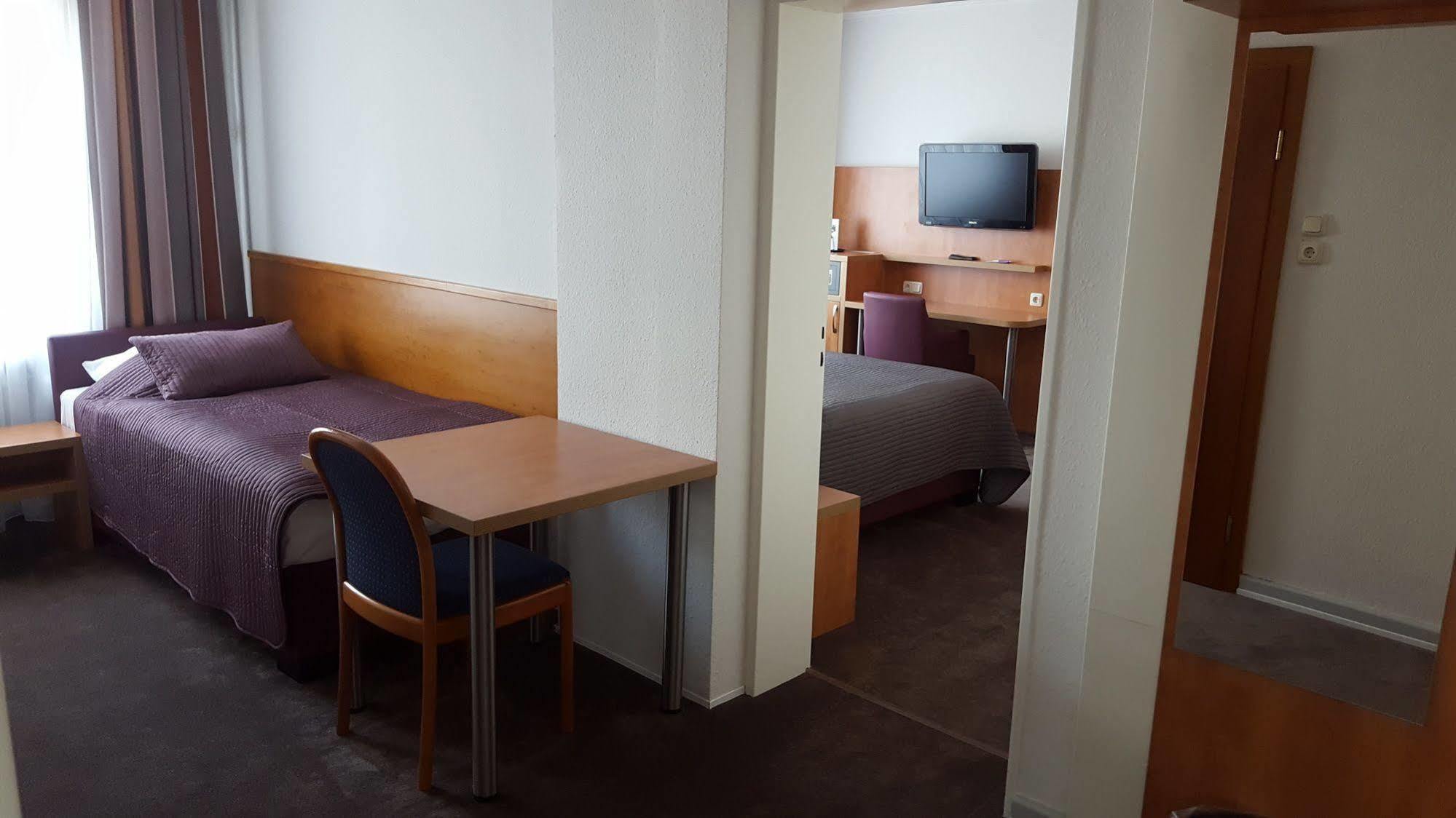 Hotel Niederrad - Self Check In Frankfurt am Main Dış mekan fotoğraf